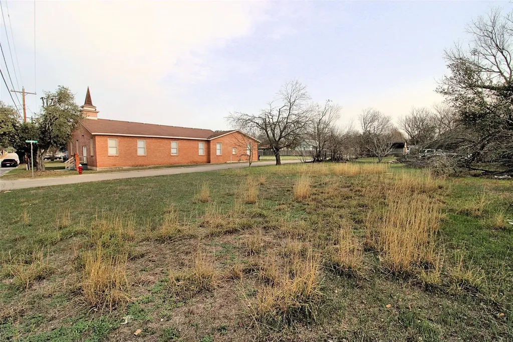 402 Trinity Street Lockhart TX 78644
