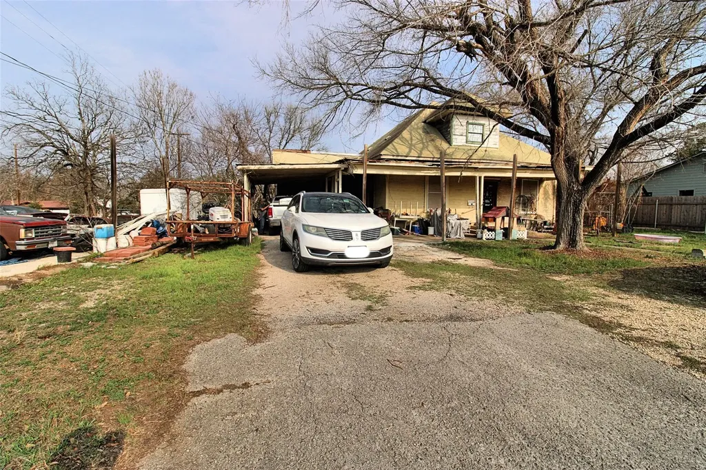 402 Trinity Street Lockhart TX 78644