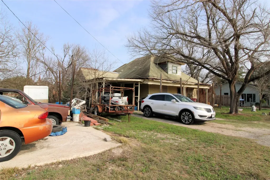 402 Trinity Street Lockhart TX 78644