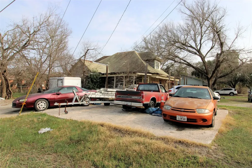 402 Trinity Street Lockhart TX 78644
