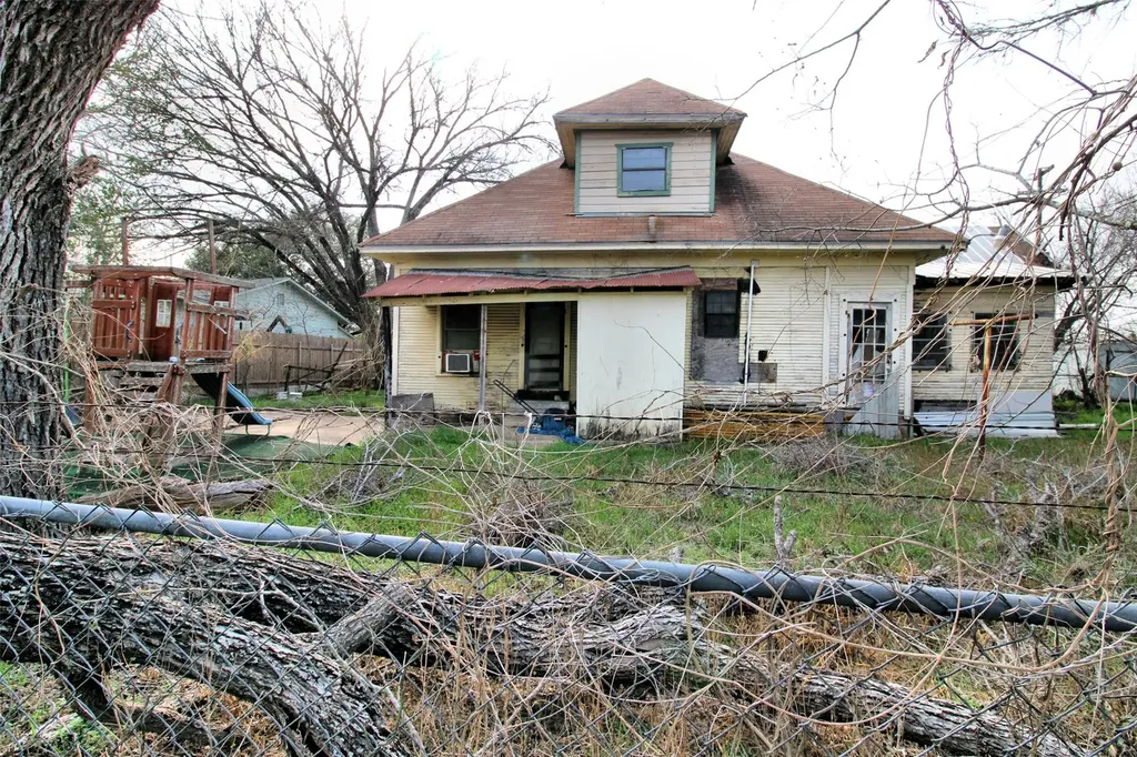 402 Trinity Street Lockhart TX 78644