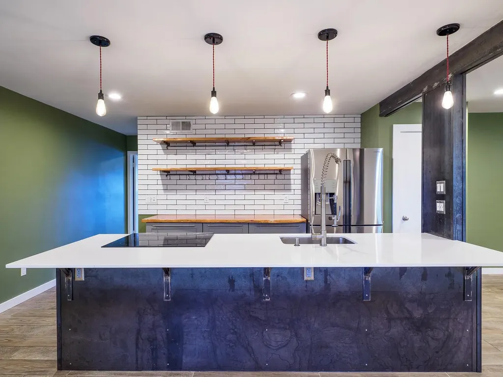 2302 East Side Drive Austin TX 78704