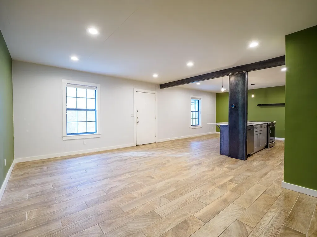 2302 East Side Drive Austin TX 78704