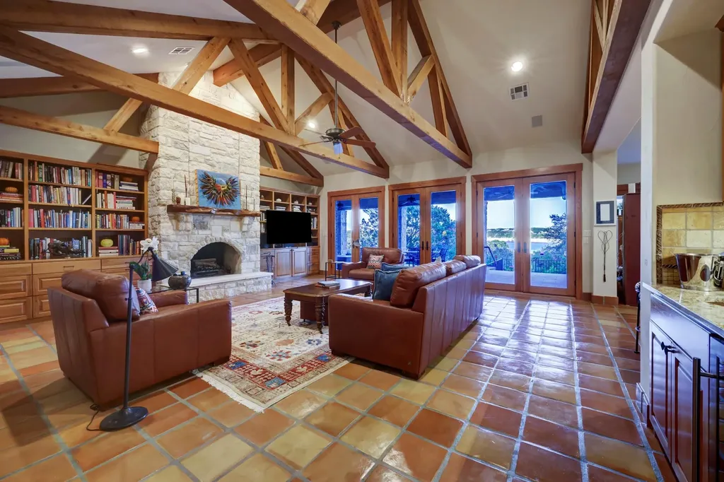 19586 Sandcastle Drive Spicewood TX 78669