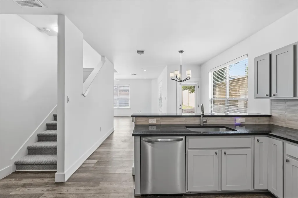 4124 Valley View Road Austin TX 78704