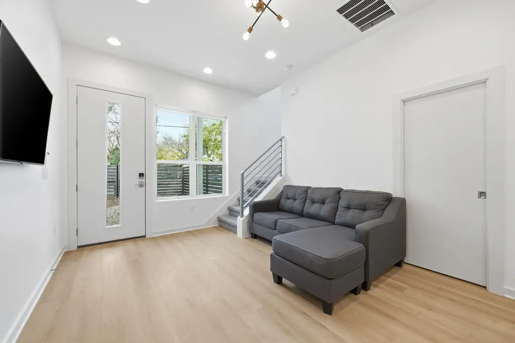 2811 Garwood Street Austin TX 78702