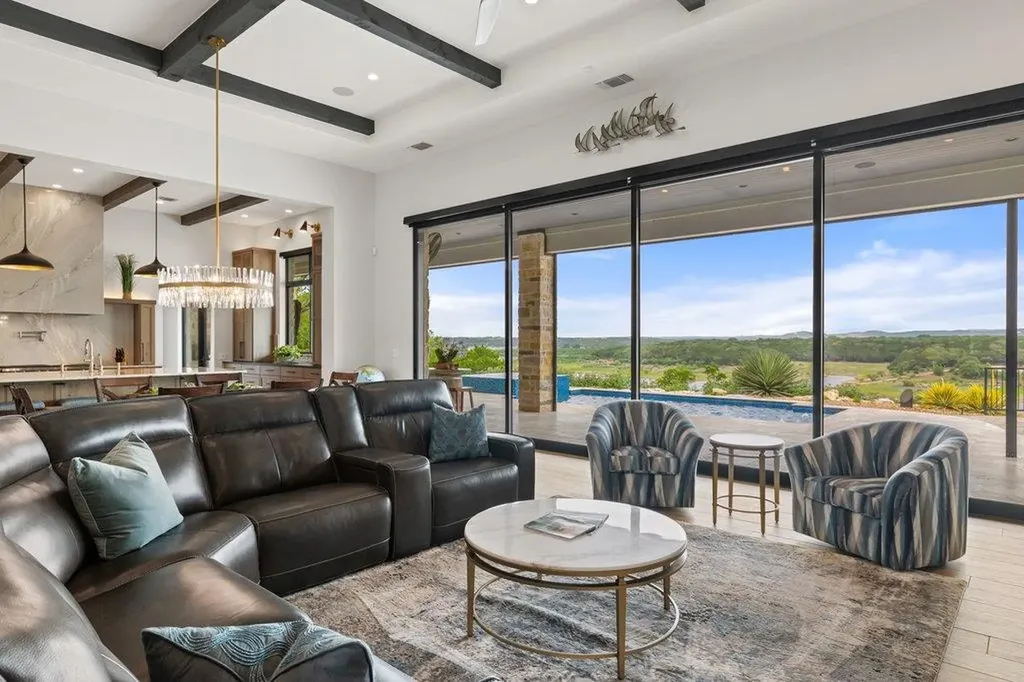 2923 Cliff Point Spicewood TX 78669