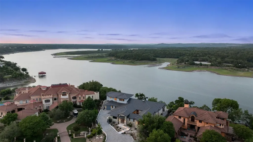 2923 Cliff Point Spicewood TX 78669