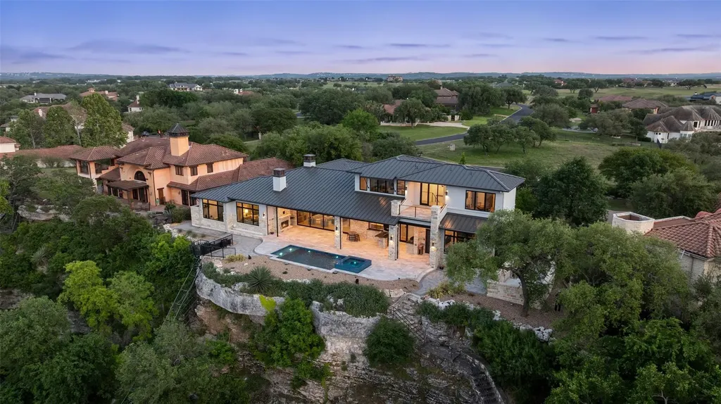 2923 Cliff Point Spicewood TX 78669