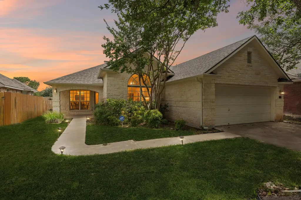7206 W Magic Mountain Lane Round Rock TX 78681