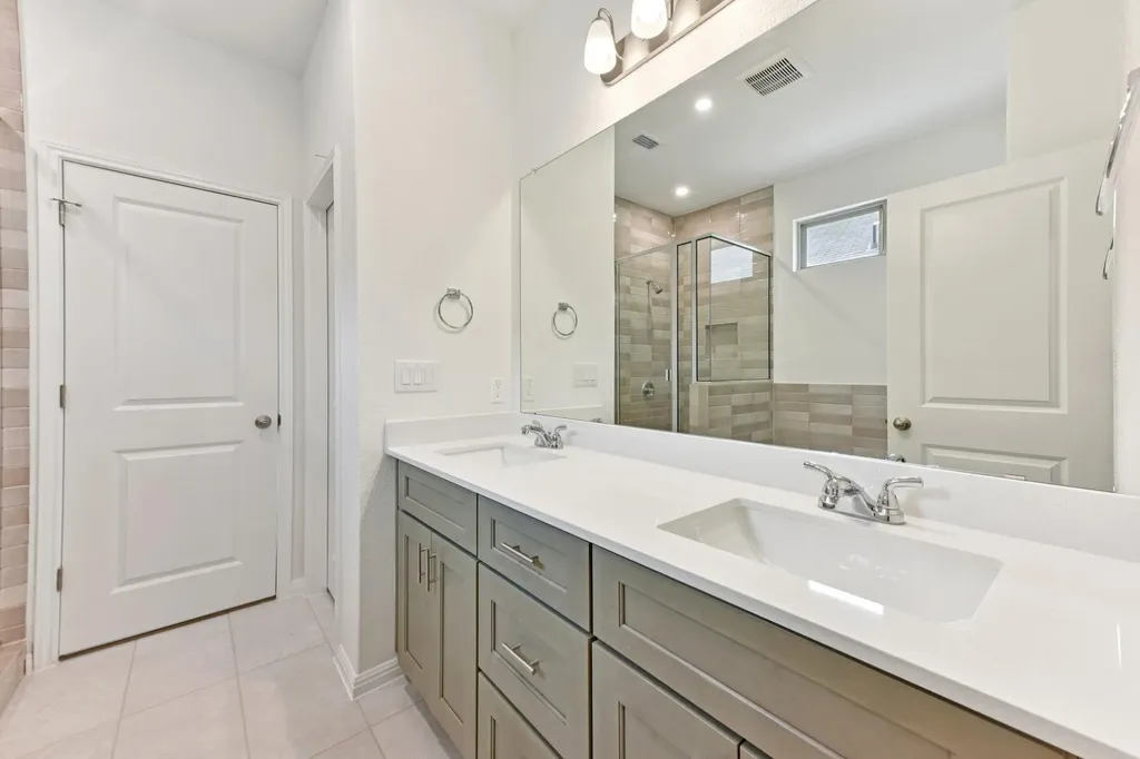 124 Tenny Lane Kyle TX 78640