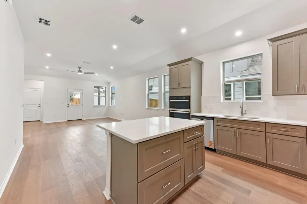 124 Tenny Lane Kyle TX 78640