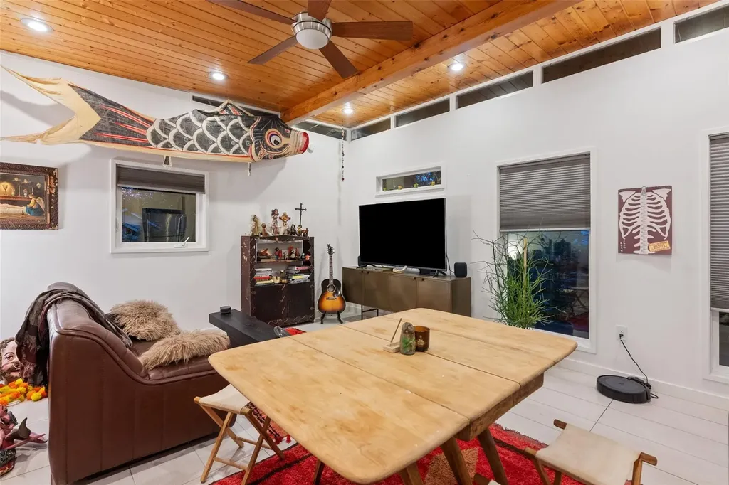 412 W Croslin Street Austin TX 78752