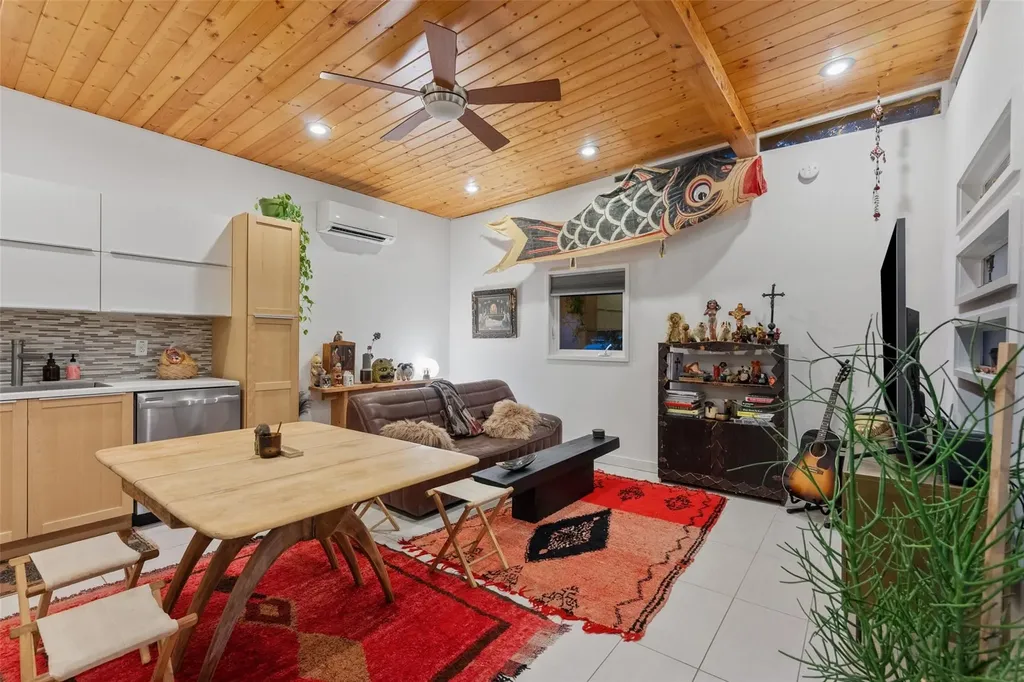 412 W Croslin Street Austin TX 78752