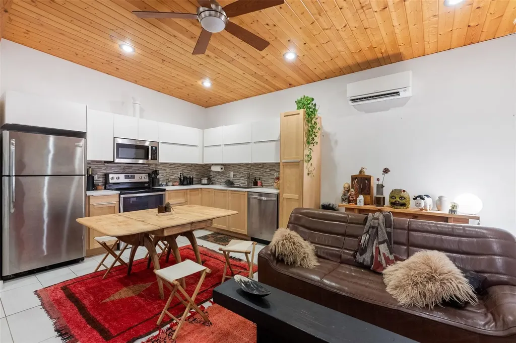 412 W Croslin Street Austin TX 78752