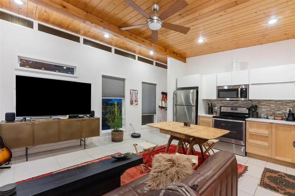 412 W Croslin Street Austin TX 78752