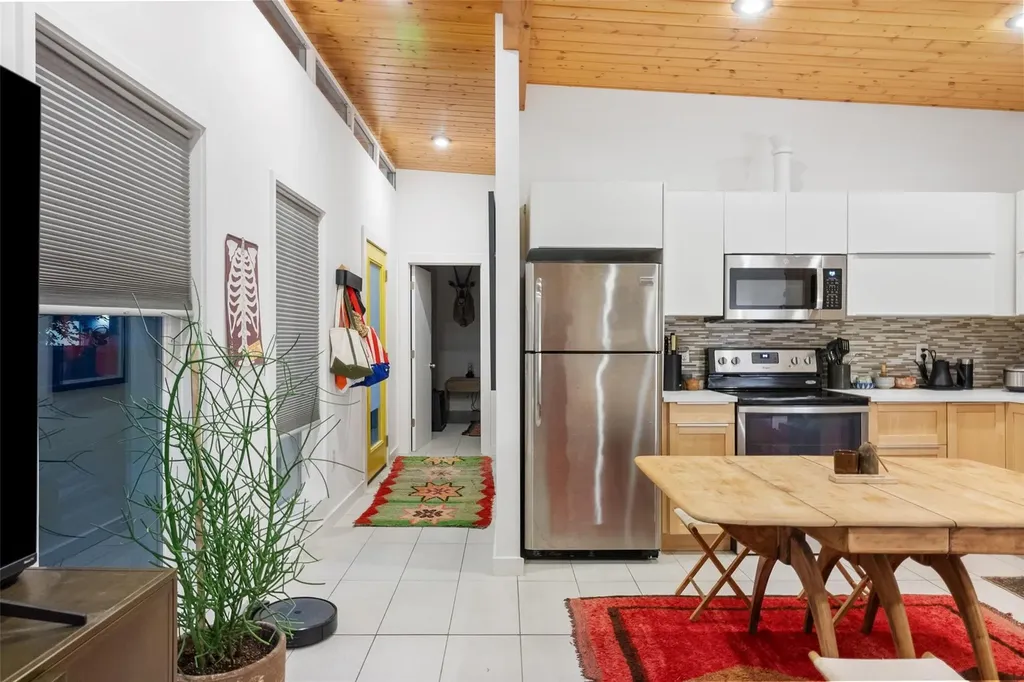 412 W Croslin Street Austin TX 78752