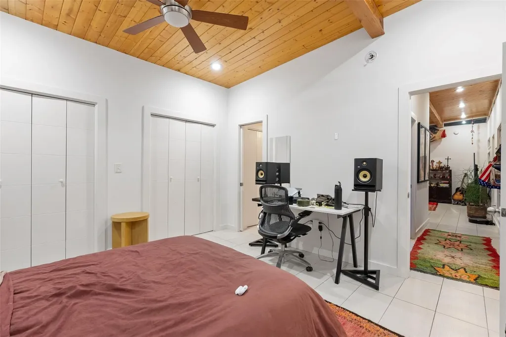 412 W Croslin Street Austin TX 78752