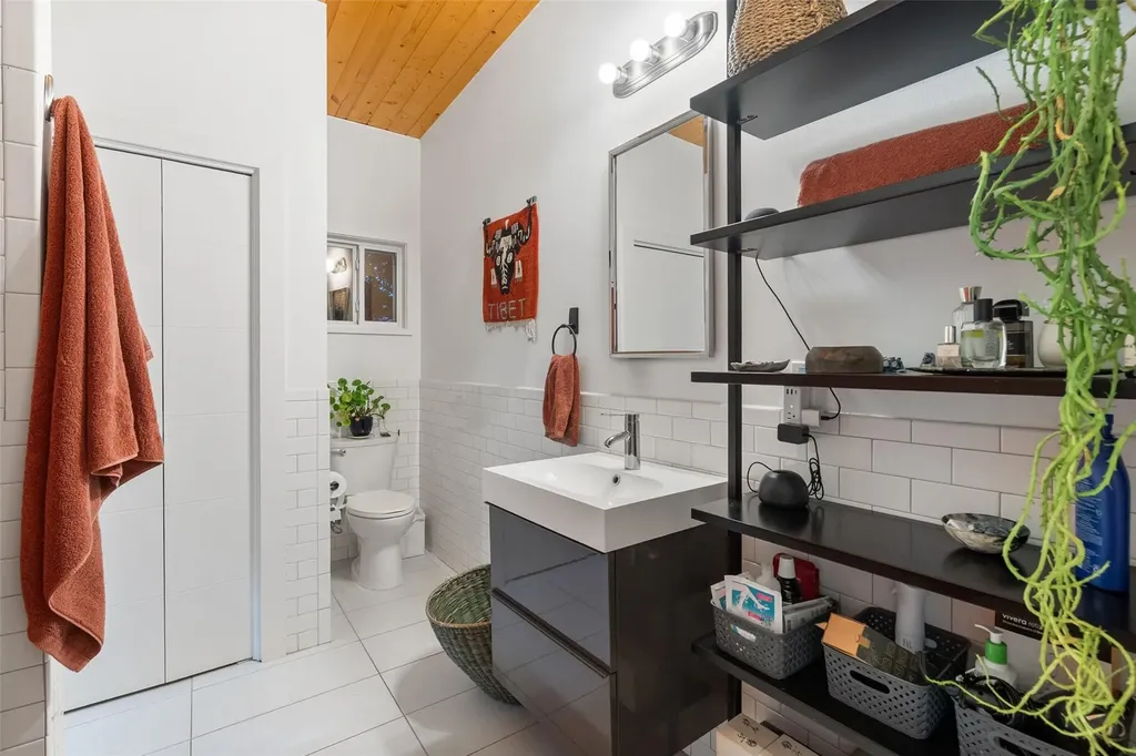 412 W Croslin Street Austin TX 78752