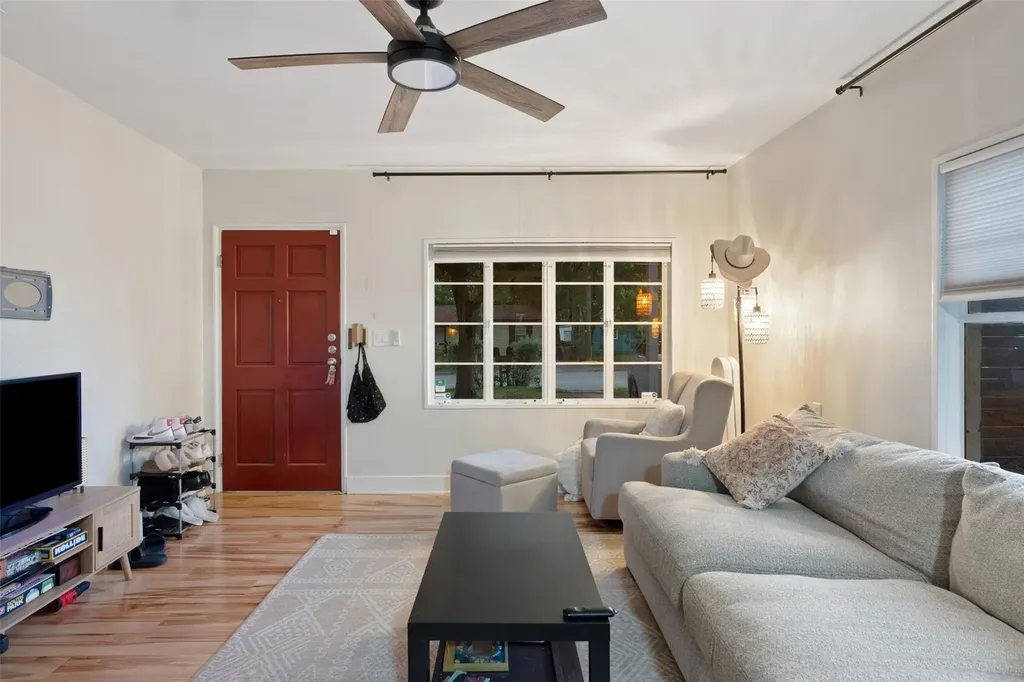 412 W Croslin Street Austin TX 78752