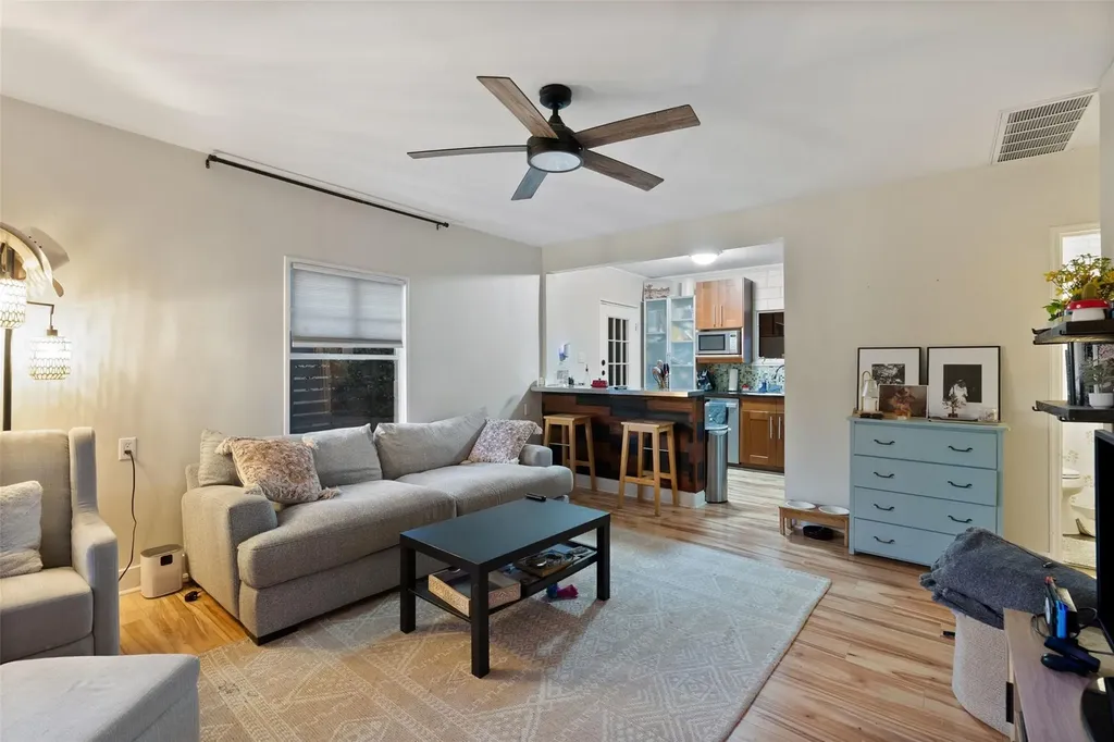 412 W Croslin Street Austin TX 78752