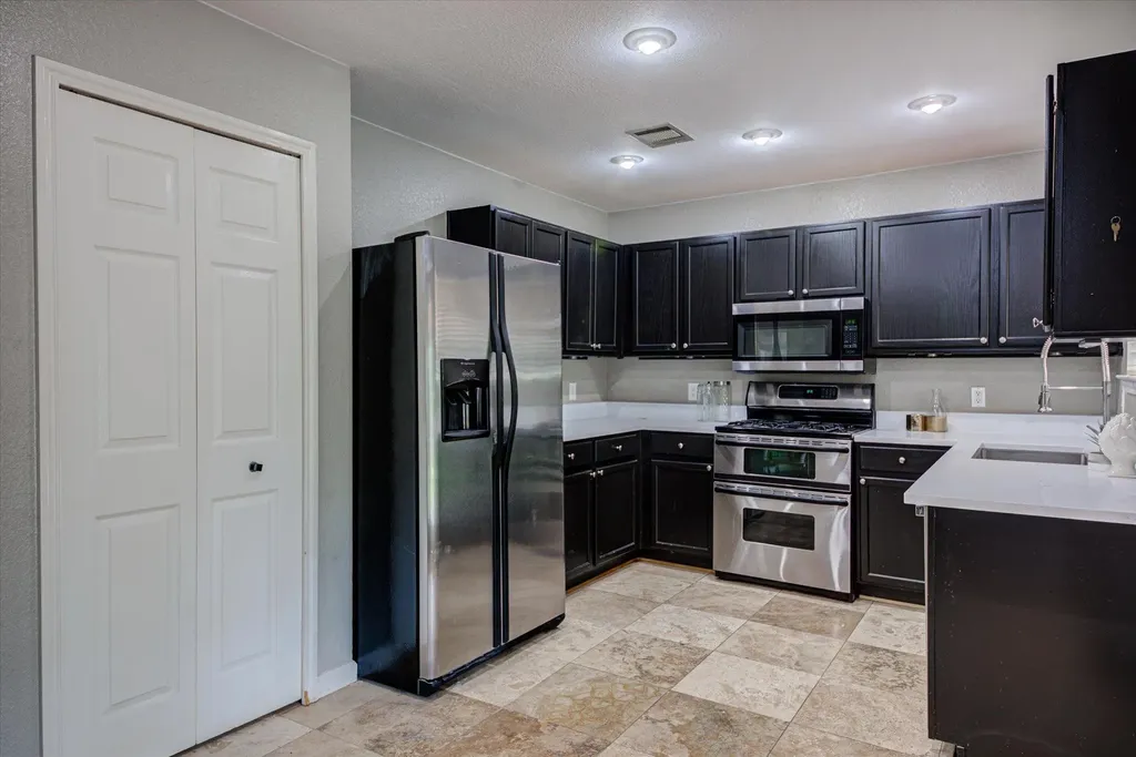 8303 Edgemoor Place Austin TX 78749