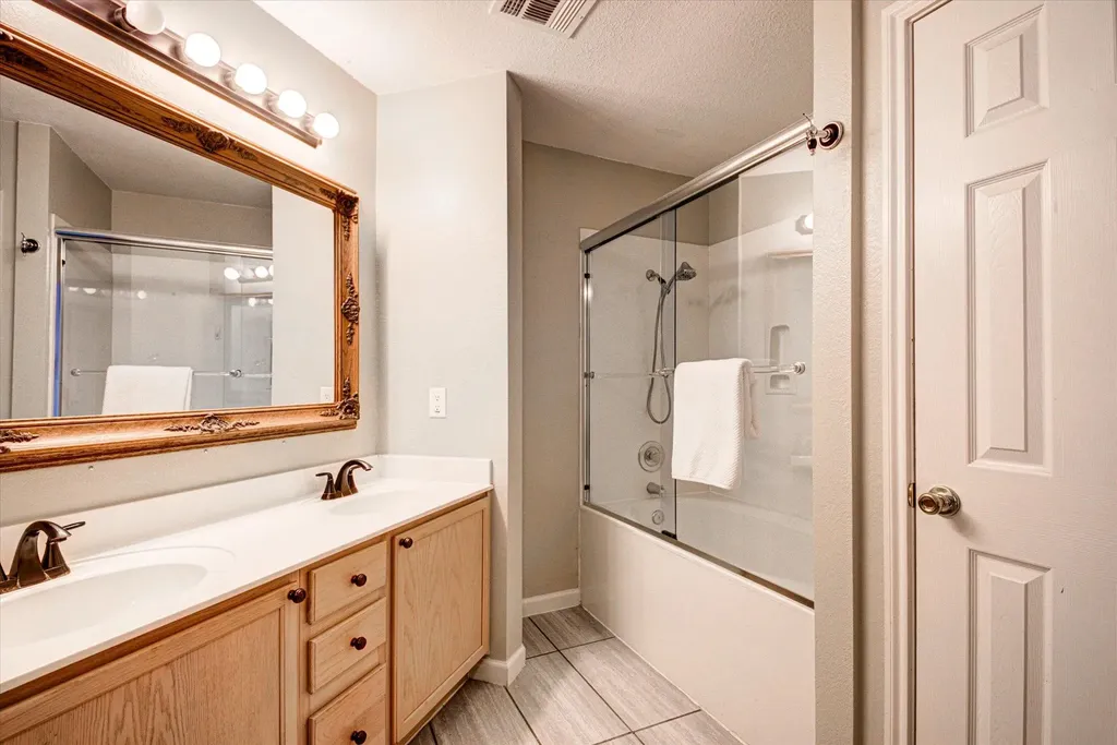 8303 Edgemoor Place Austin TX 78749
