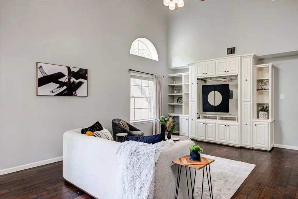 8303 Edgemoor Place Austin TX 78749