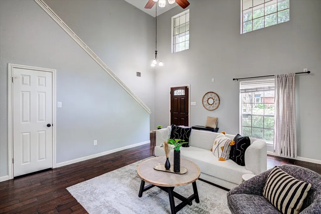 8303 Edgemoor Place Austin TX 78749