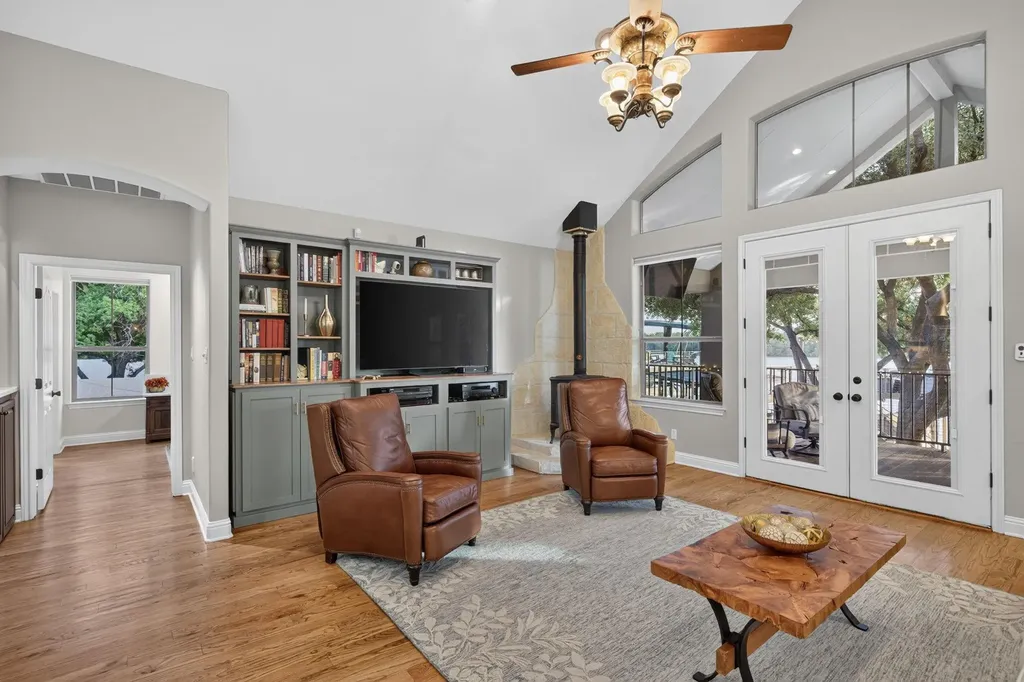814 Scenic Loop Kingsland TX 78639