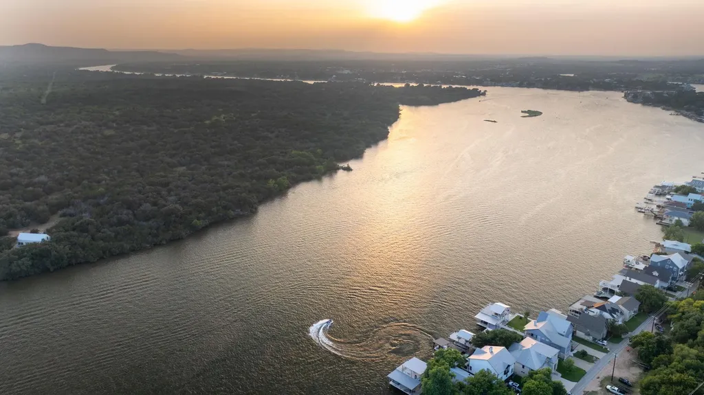 814 Scenic Loop Kingsland TX 78639