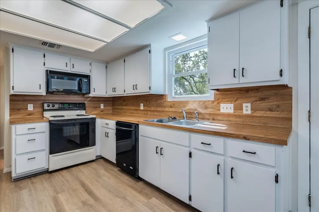 8419 Seminary Ridge Drive Austin TX 78745