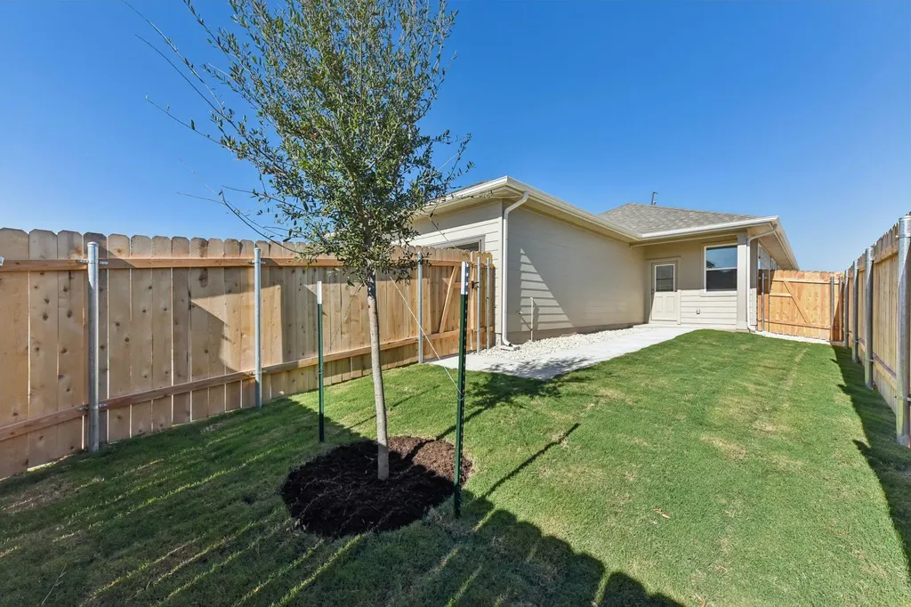557 Porter Country Parkway Buda TX 78610