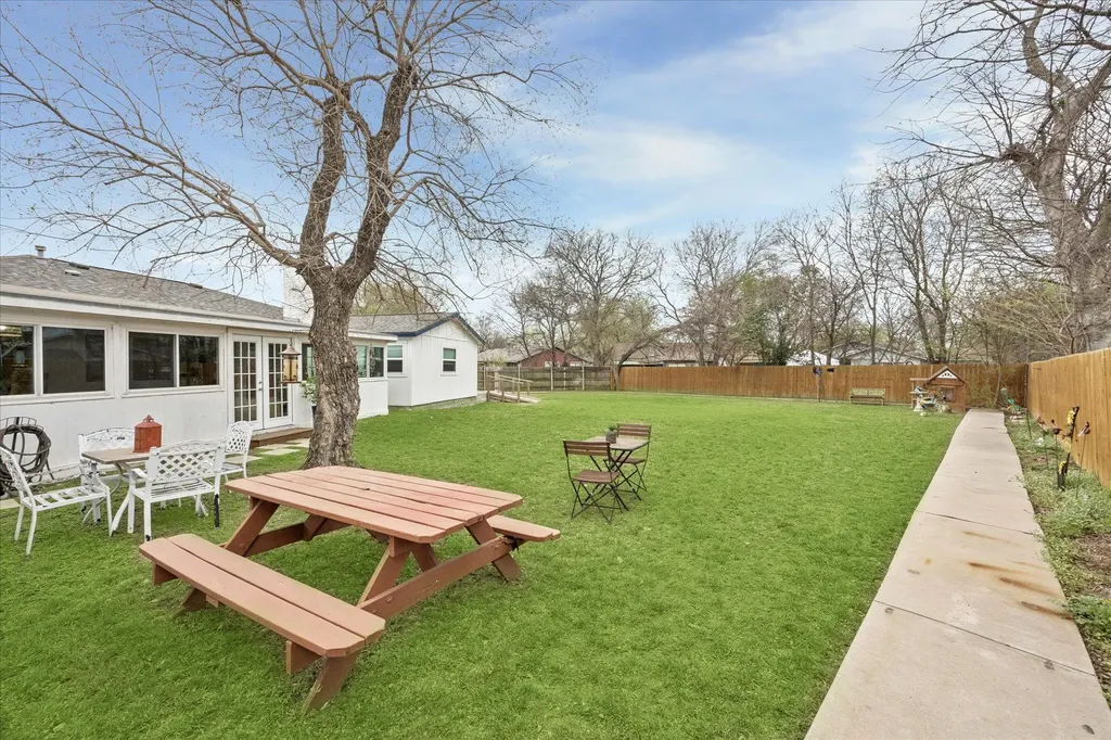 2201 Tallow Court Austin TX 78744