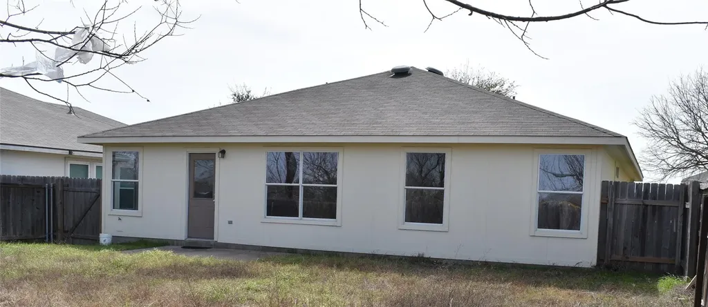 804 Lavaca Loop Elgin TX 78621