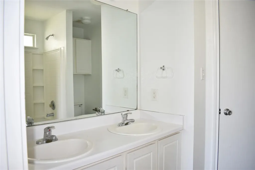 804 Lavaca Loop Elgin TX 78621