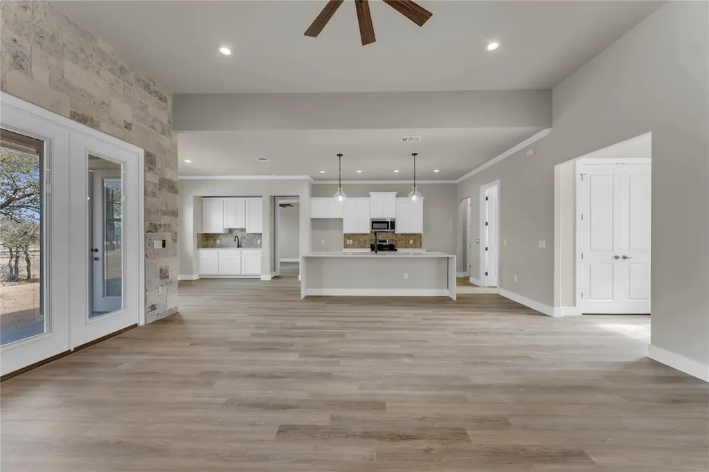 108 Double Circle Burnet TX 78611