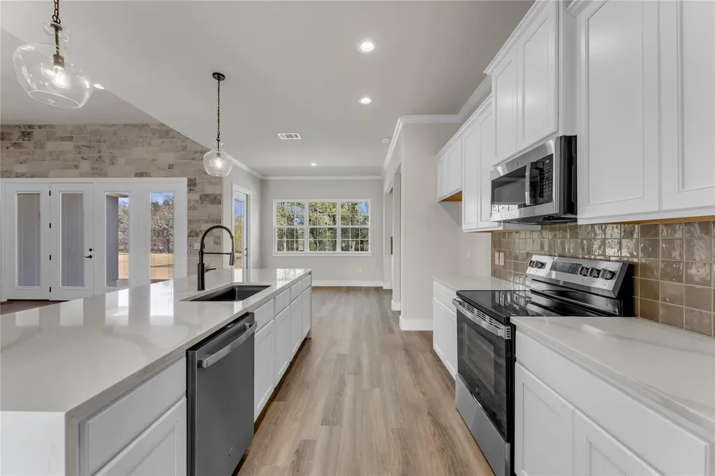 108 Double Circle Burnet TX 78611