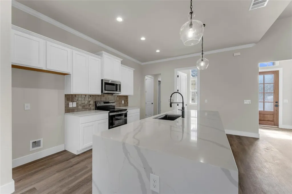 108 Double Circle Burnet TX 78611