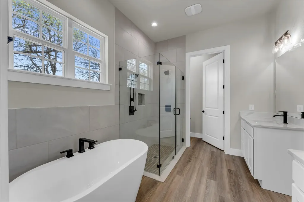 108 Double Circle Burnet TX 78611