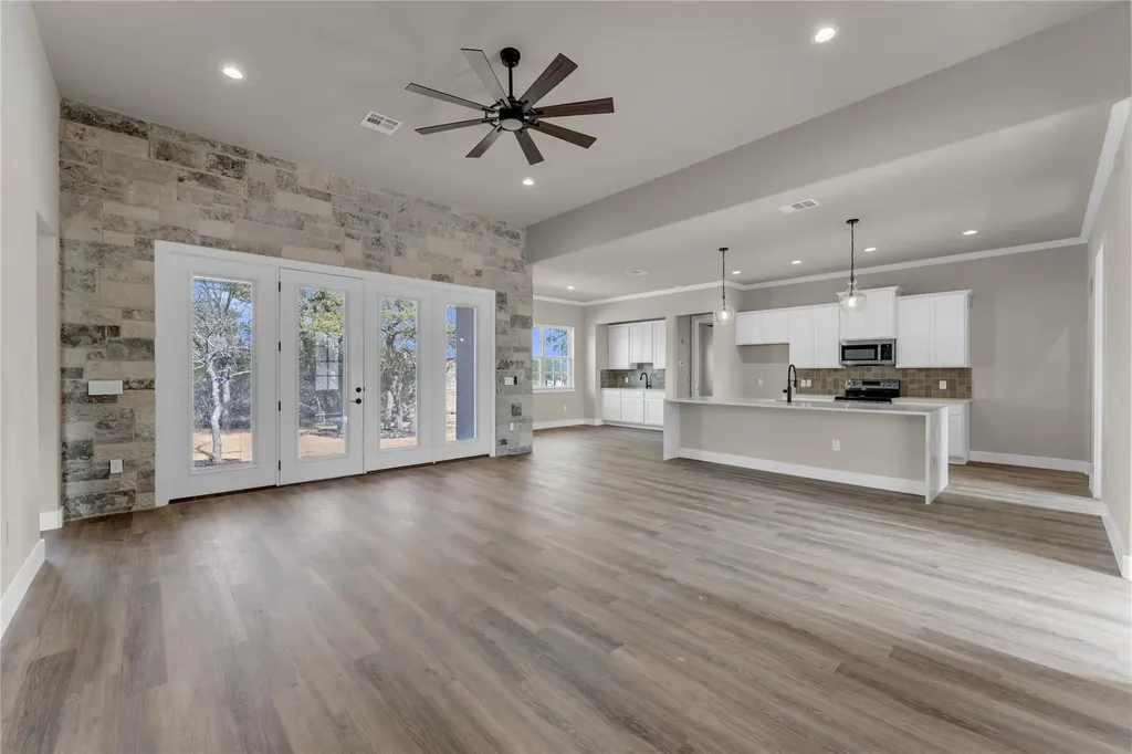 108 Double Circle Burnet TX 78611