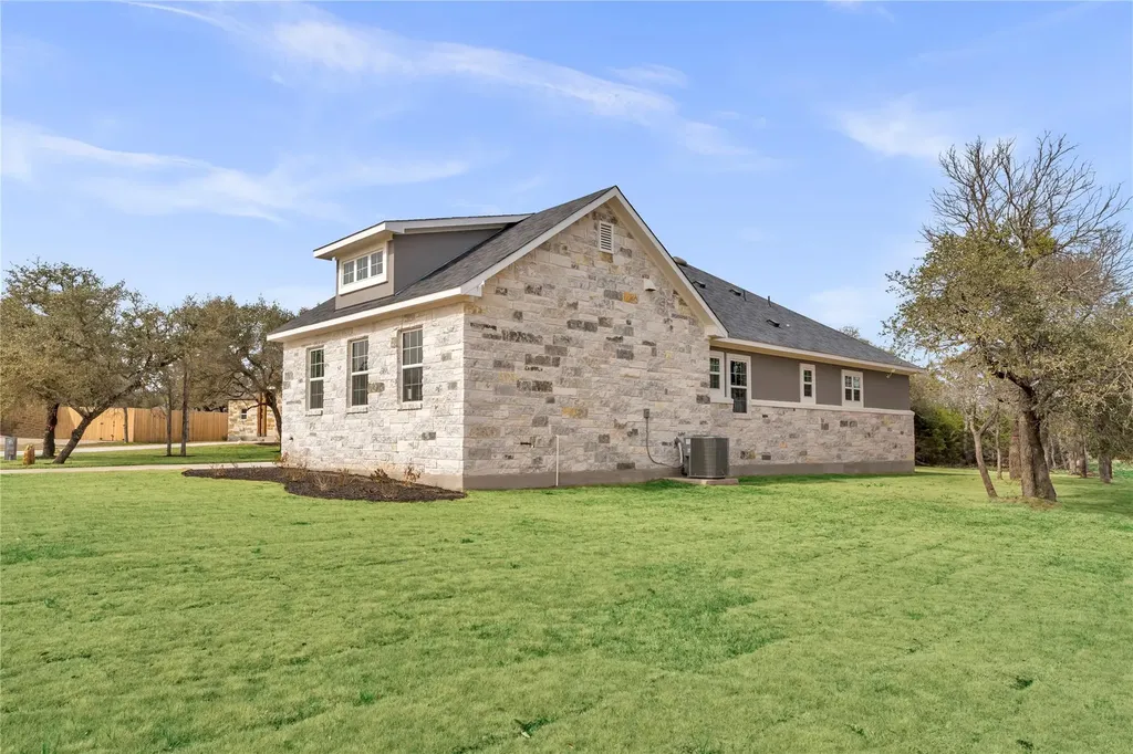 108 Double Circle Burnet TX 78611