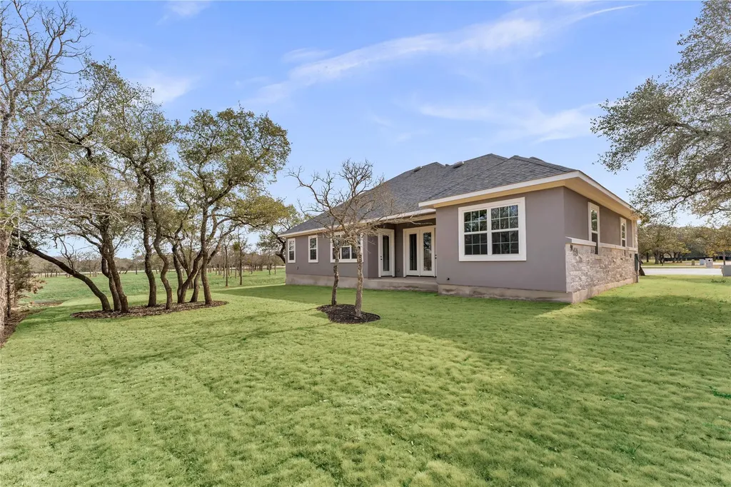 108 Double Circle Burnet TX 78611