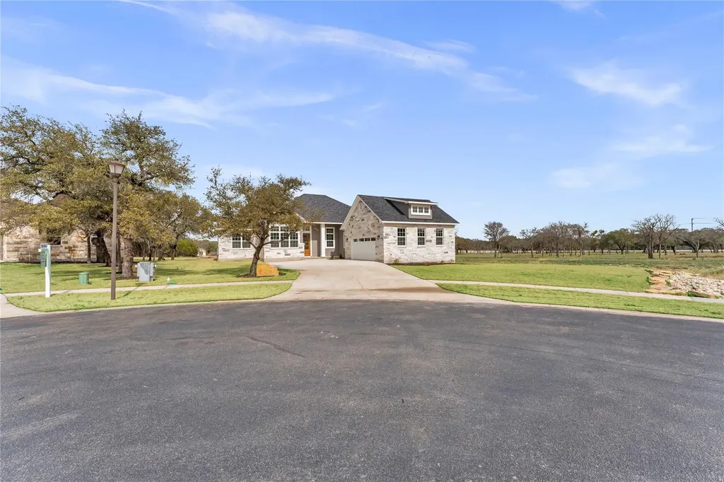 108 Double Circle Burnet TX 78611
