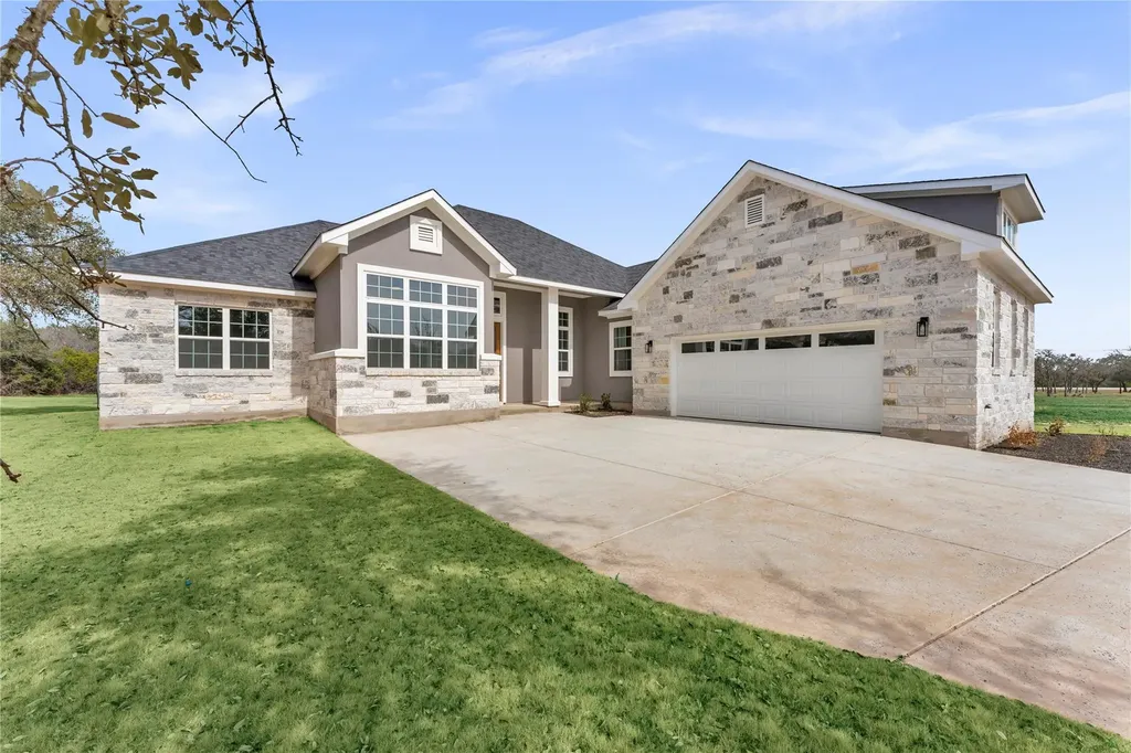 108 Double Circle Burnet TX 78611