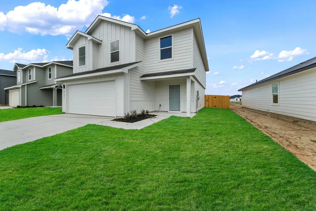 2121 Windflower Lane Luling TX 78648