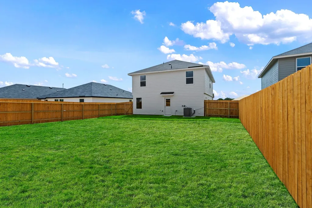 2121 Windflower Lane Luling TX 78648