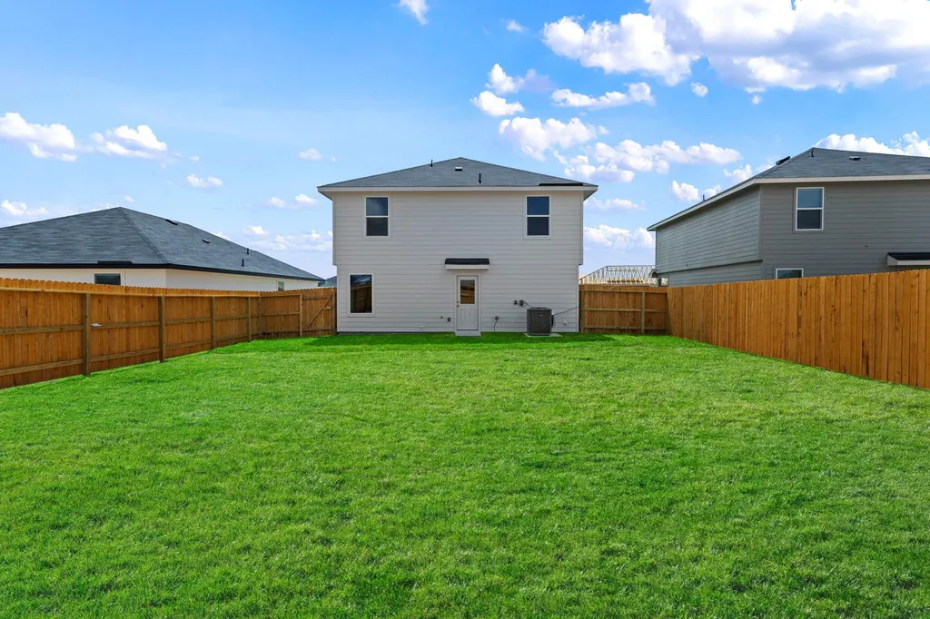 2121 Windflower Lane Luling TX 78648