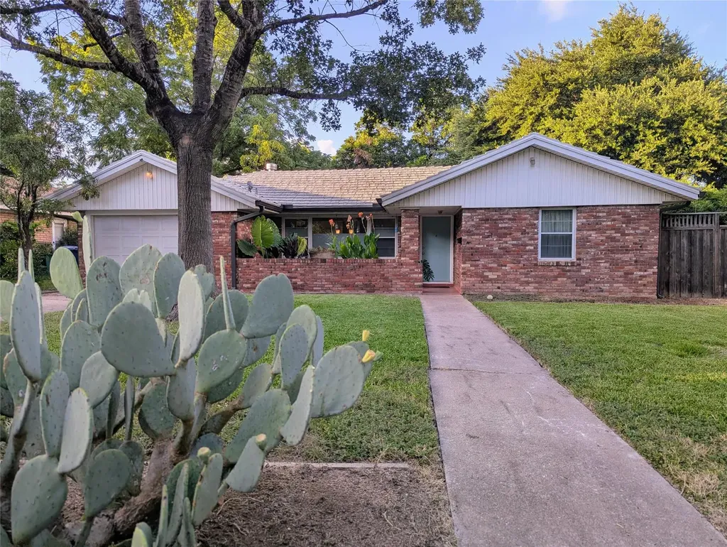 1610 Larkwood Drive Austin TX 78723