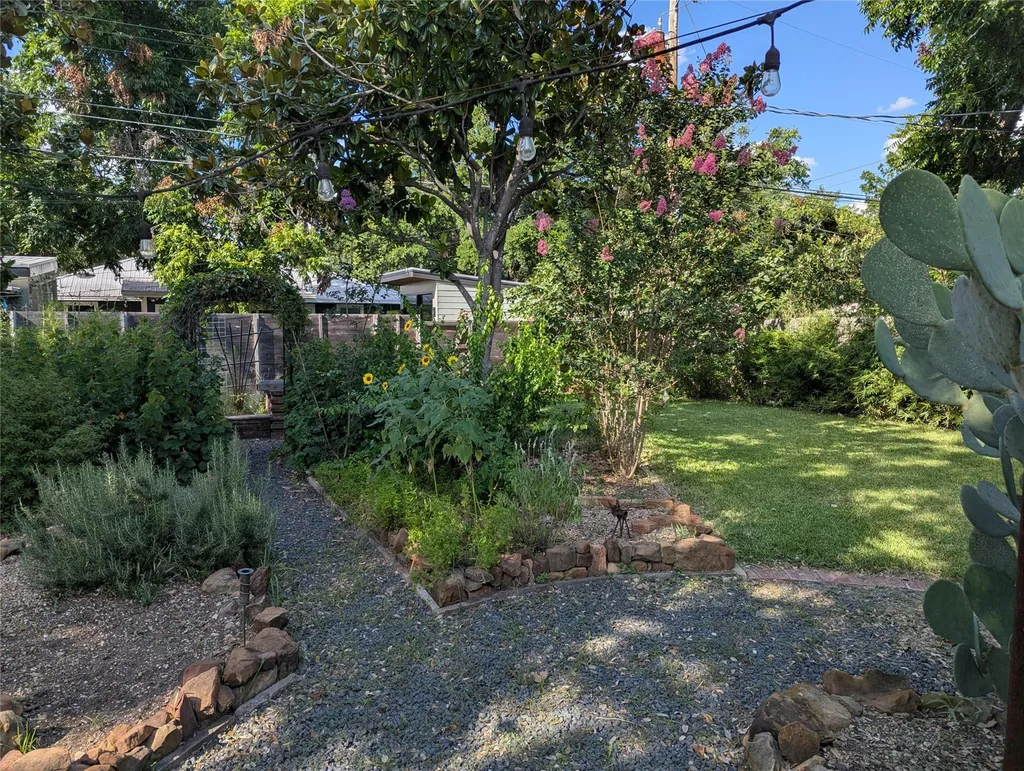1610 Larkwood Drive Austin TX 78723